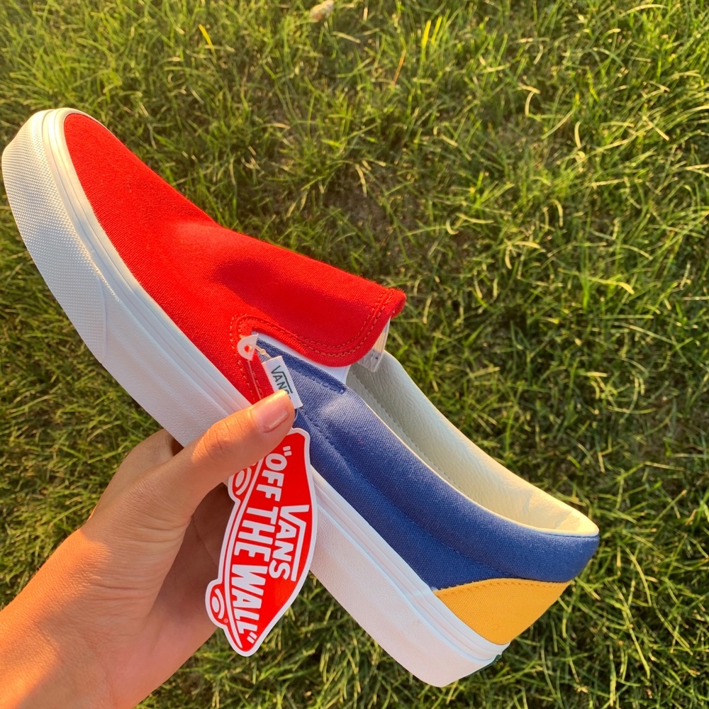 Yacht club vans